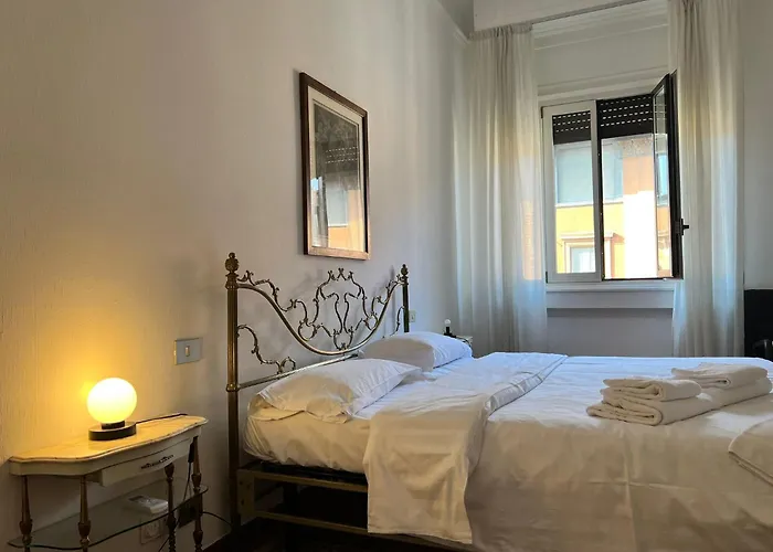 Prestigious 3 Bedrooms, 8 Guest, Centre Porta Romana Milánó
