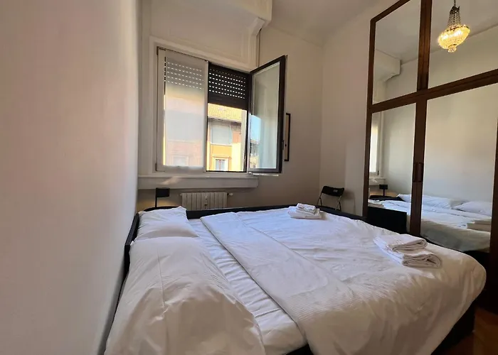 Prestigious 3 Bedrooms, 8 Guest, Centre Porta Romana