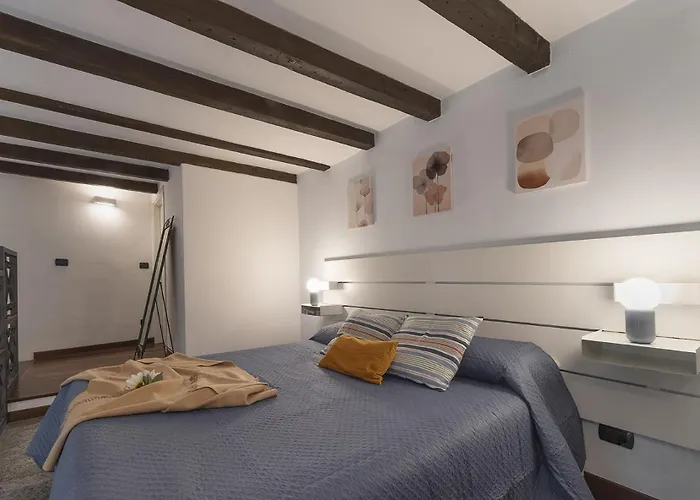 La Corte Milanese - Bocconi, Navigli & Duomo * Milán