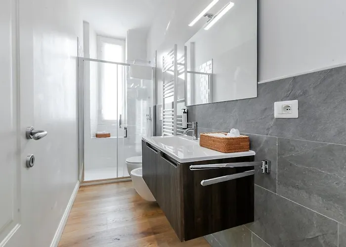 Luxury 2-bedroom Station *