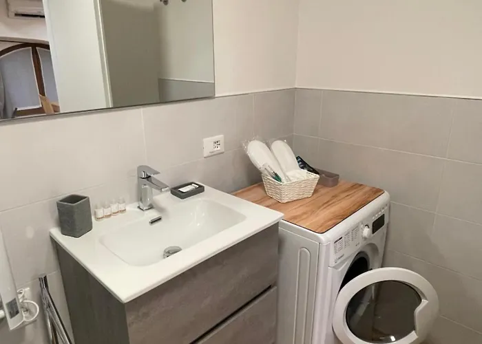 Elena S Navigli Appartamento *