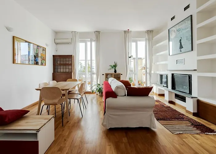 Center Rooftop With Terrace In Porta Romana Lägenhet
