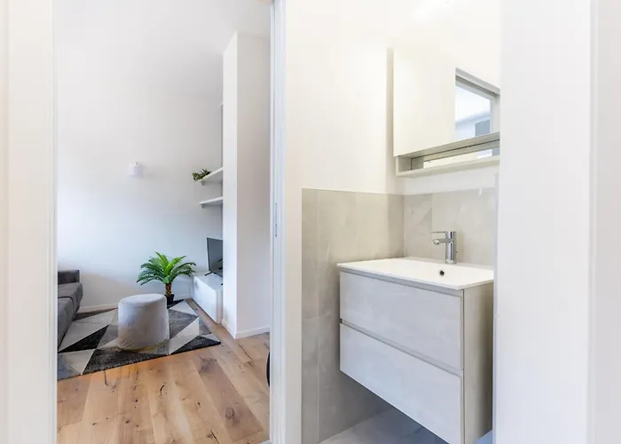 Duomo 10 Minutes Walk- Modern Design * ميلان