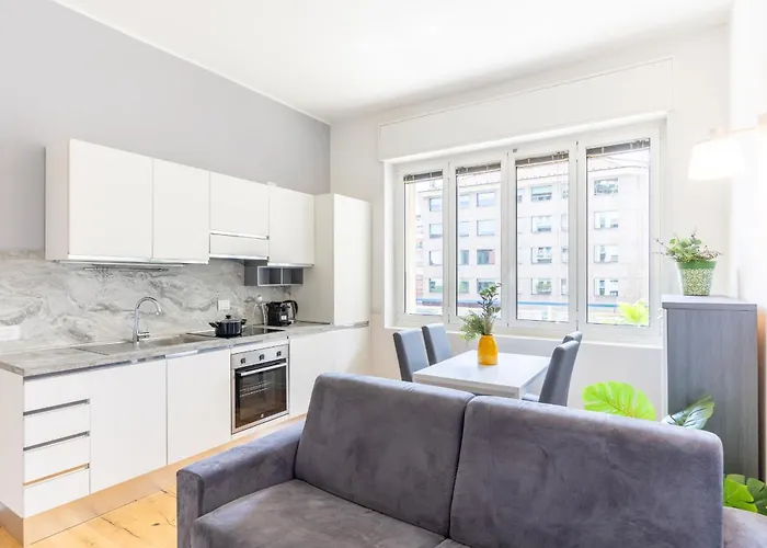 Duomo 10 Minutes Walk- Modern Design * ميلان