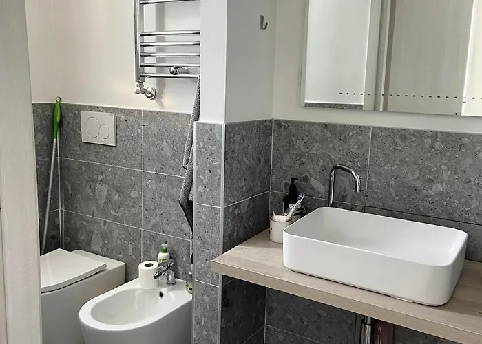 Brand New And Bright Milán