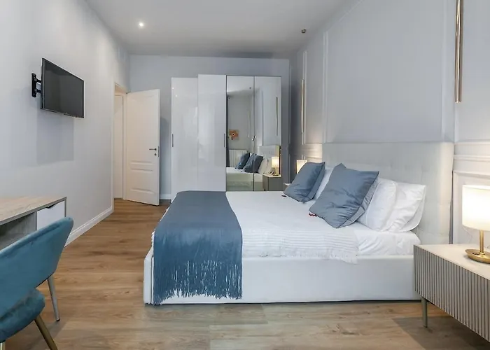 Luxury 2-bedroom Station *