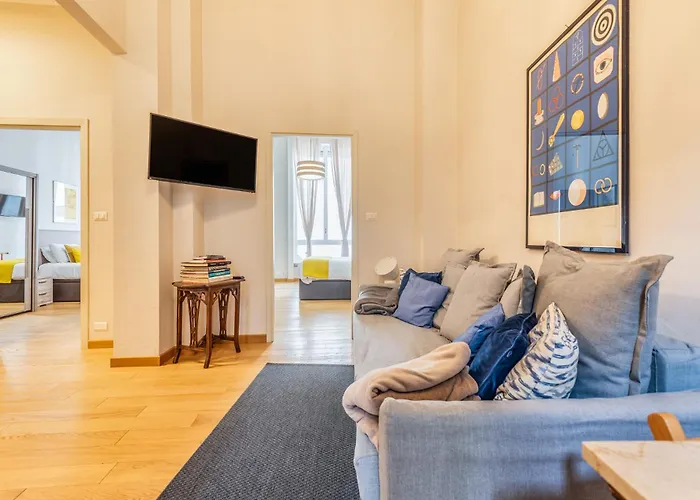 4 Pax Luxury Duomo San Babila Milan