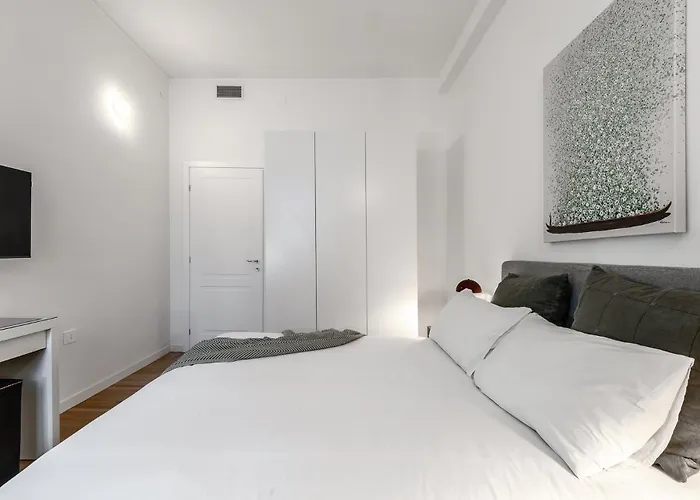 Stayeasy Crocetta - Duomo Walking, 2 Bedrooms 2 Baths Daire Milano