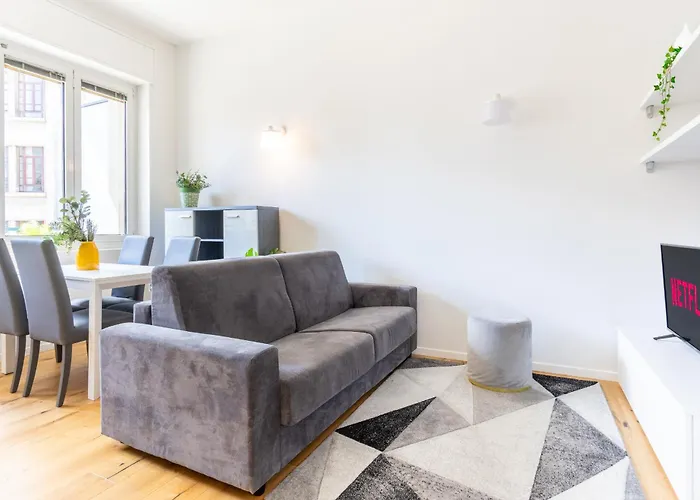 Duomo 10 Minutes Walk- Modern Design شقة *