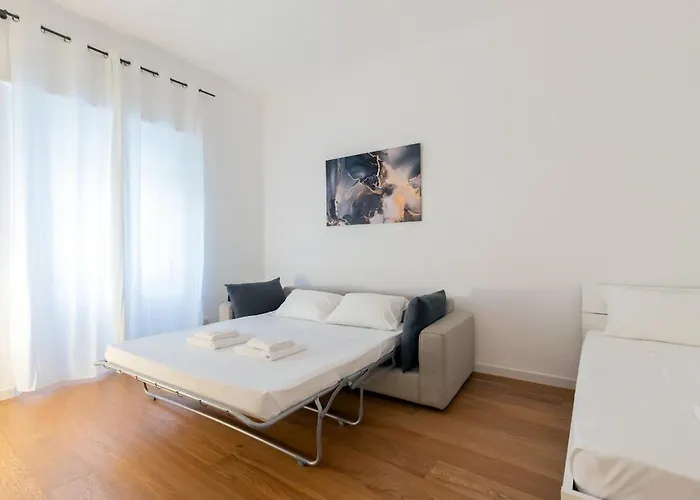 Trilocale Con Aria Condizionata E Parcheggio Privato Fronte