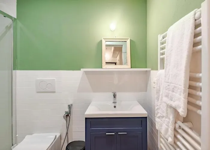 0015 - Navigli - M2 Line Flat * ميلان