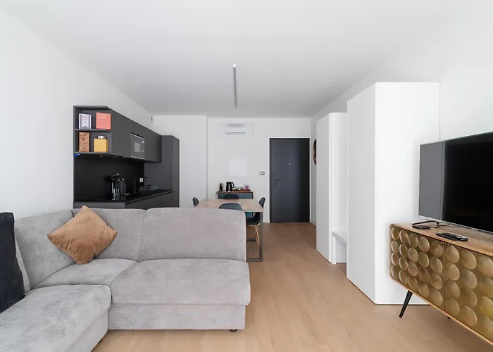 Guesthost - Modern Near Porta Venezia Apartmán