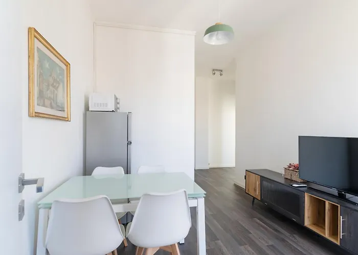 Guesthost - Comfy White *