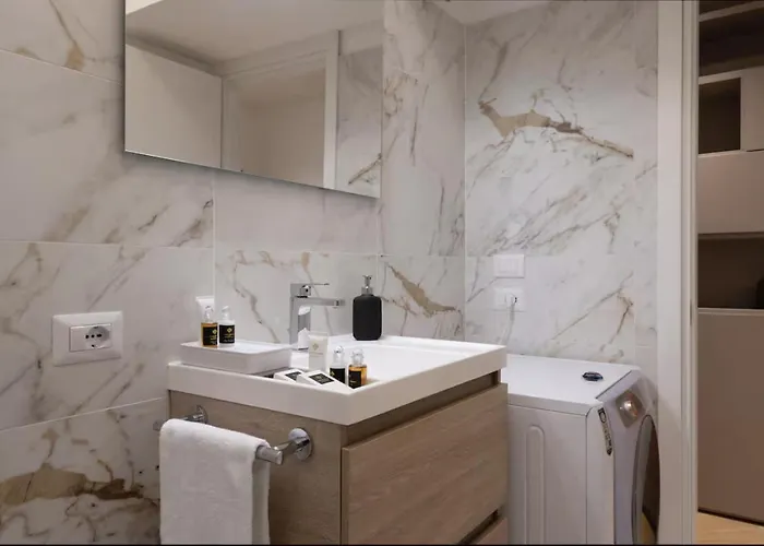 Appartement New Close To Duomo - Private Parking Milan