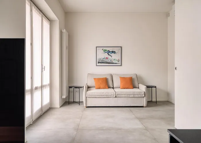 Large Milan's Navigli - 5 Gu... Apartament