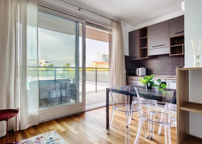 Apartment Giaxtower Gym & Pool Romantic Pool View *