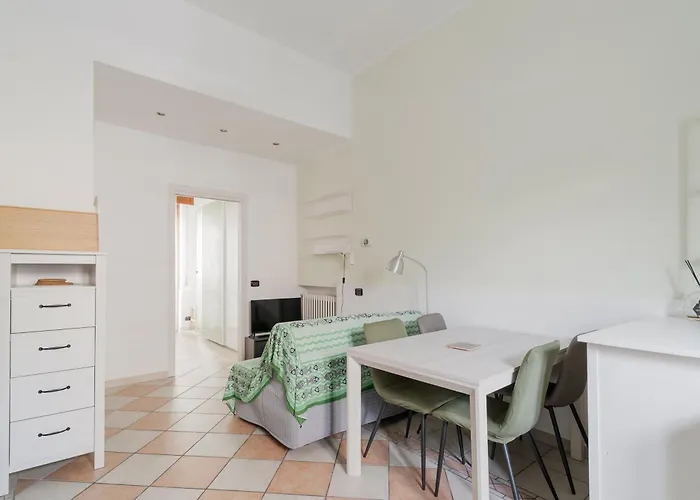 Guesthost - Comfy Nest In South *