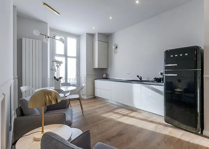 Luxury 2-bedroom Station *