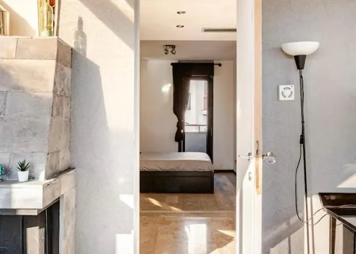 3 Bedrooms With Terrace Close To The Center