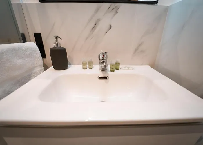 San Siro 6 Min - Life 15 Min アパート