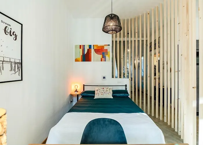 Private Garden & Metro 2 Min - Wooden Wave Flat Apartament *