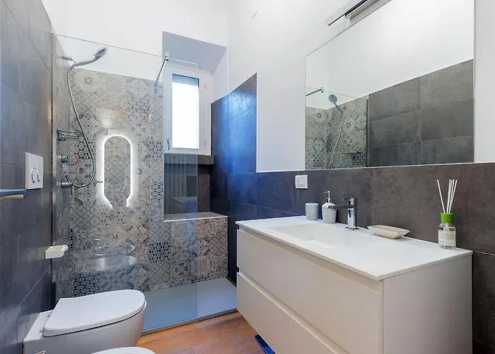 Trilocale Con Aria Condizionata E Parcheggio Privato Fronte *