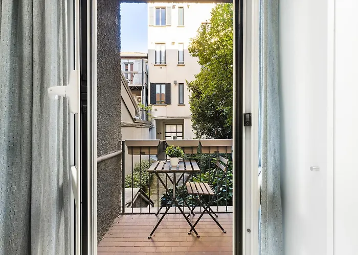 Station In 15 Min, Charming شقة *