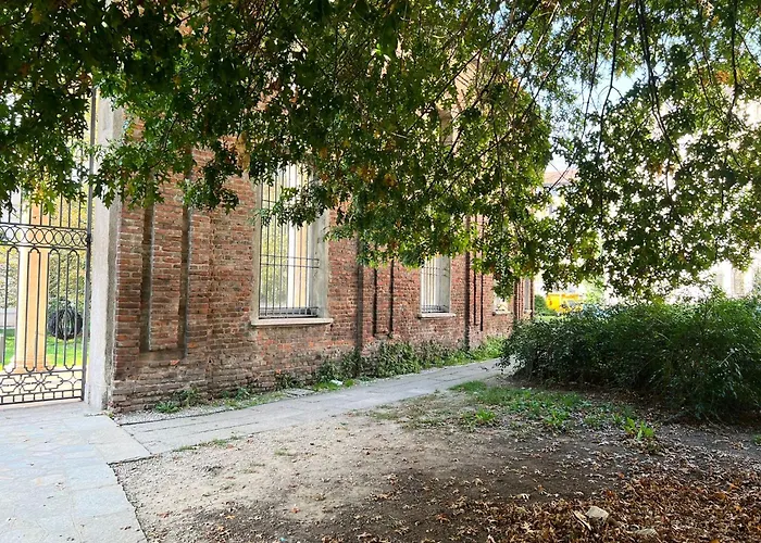 Prestigious 3 Bedrooms, 8 Guest, Centre Porta Romana شقة *