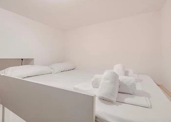 0015 - Navigli - M2 Line Flat ميلان