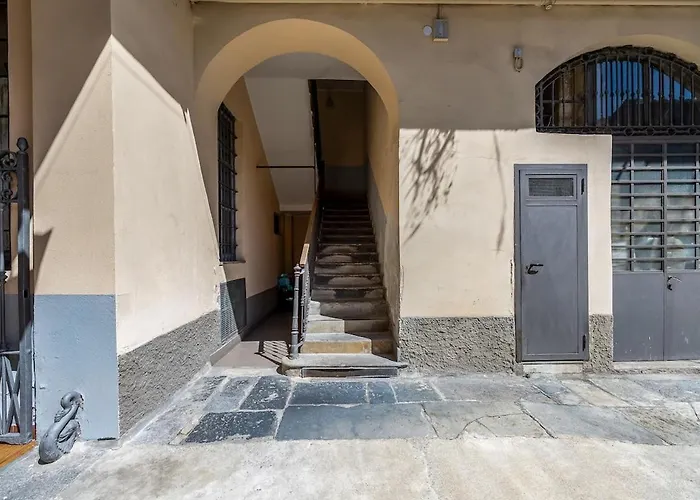 Vecchia Milano, 10 Minutes From The Duomo Апартаменты Милан