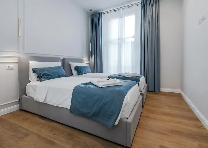 Luxury 2-bedroom Station *