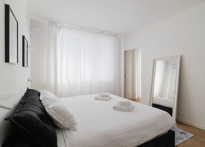 Guesthost - Modern Near Porta Venezia Apartament *