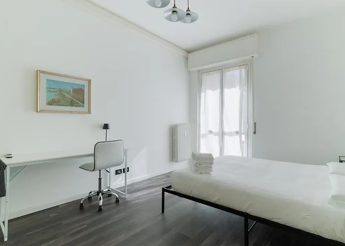 Guesthost - Comfy White