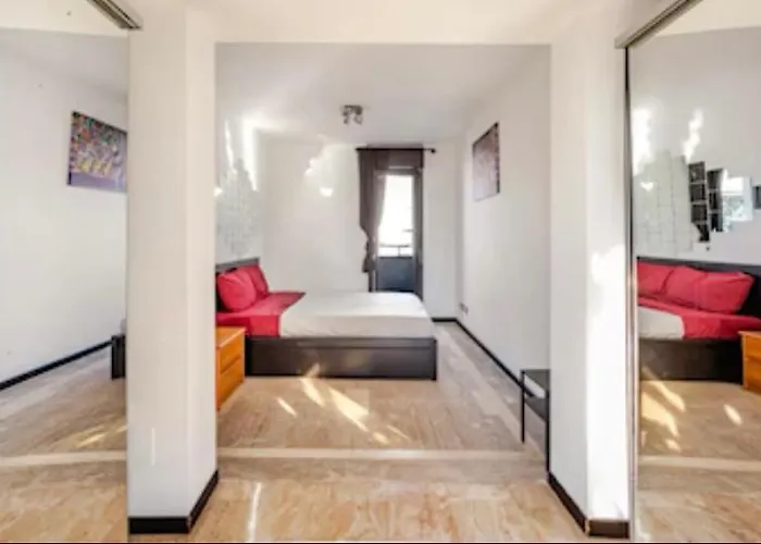 3 Bedrooms With Terrace Close To The Center