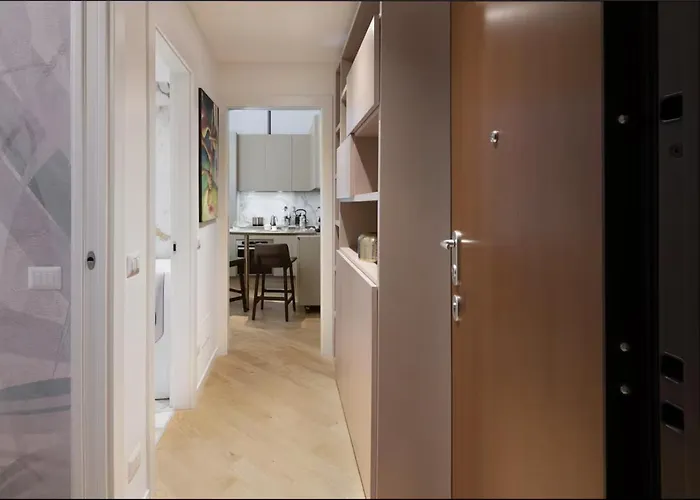 New Close To Duomo - Private Parking Milaan