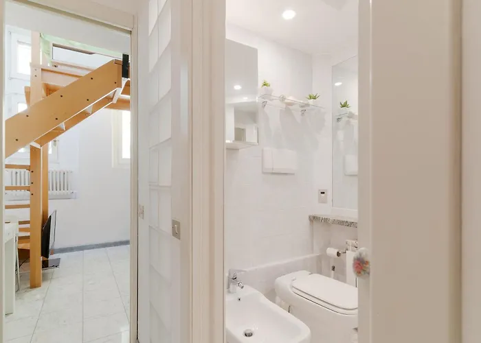 Guesthost - Arco Della Pace *