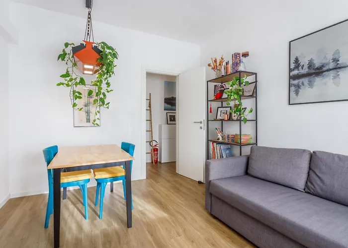 Cosmopolitan House - Modern Bocconi Apartment Milan