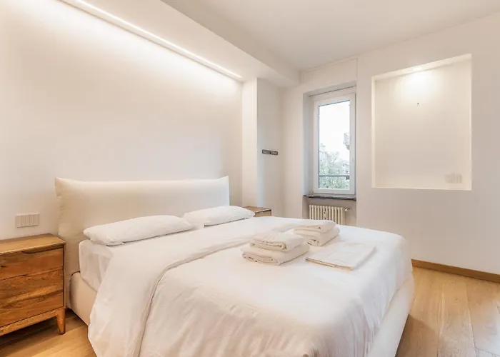 Luxury Via Montenevoso 4 Pax Wi-fi *