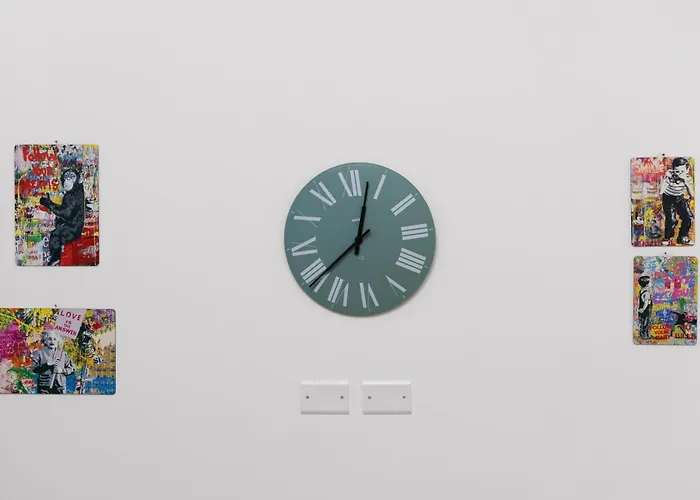 Station In 15 Min, Charming