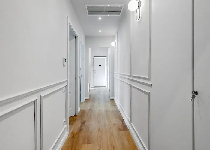 Luxury 2-bedroom Station