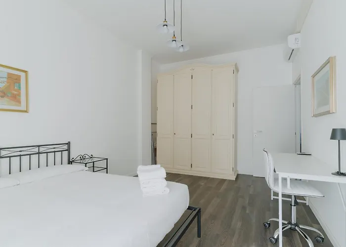 Guesthost - Comfy White