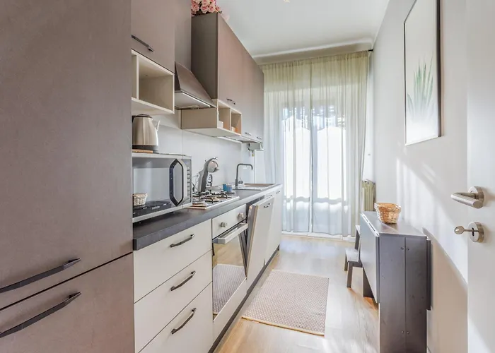 Cosmopolitan House - Modern Bocconi Apartment