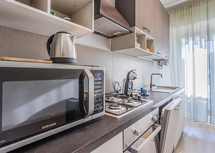 Cosmopolitan House - Modern Bocconi מילאנו