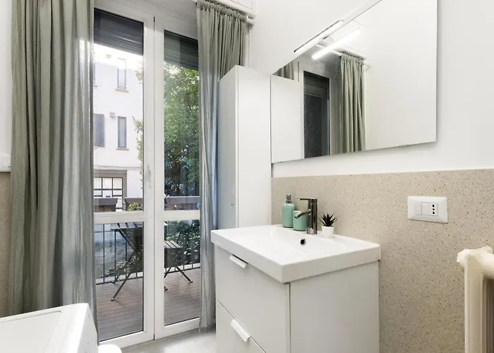 Station In 15 Min, Charming ميلان