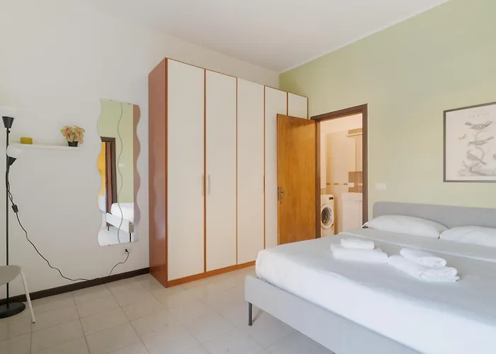 Guesthost - Piccola Bicocca Comfy Flat * Μιλάνο