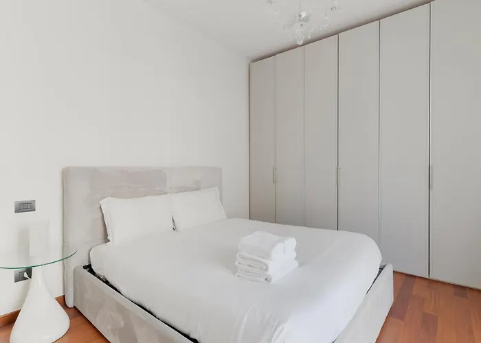Appartamento Guesthost - Lorenteggio Charming Flat Milano