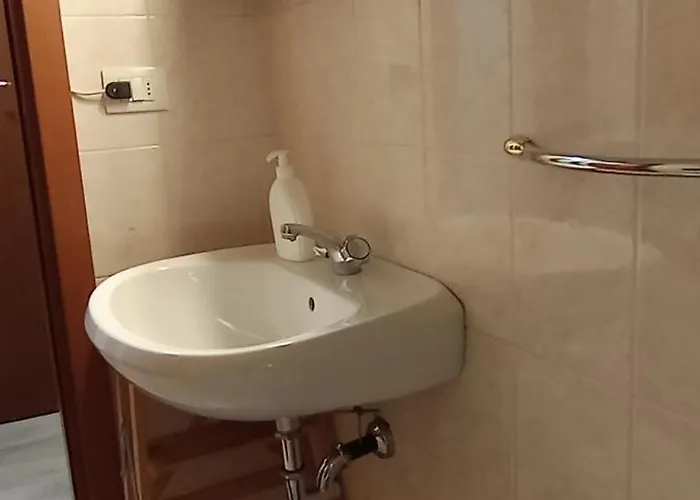 Domus Cassinis Metro And Trains At Your Doorstep * Mediolan