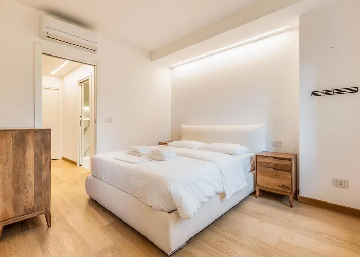 Luxury Via Montenevoso 4 Pax Wi-fi *