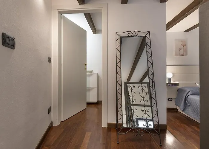 La Corte Milanese - Bocconi, Navigli & Duomo * Milán