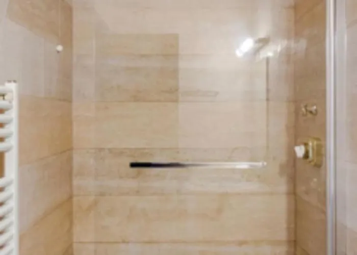 3 Bedrooms With Terrace Close To The Center